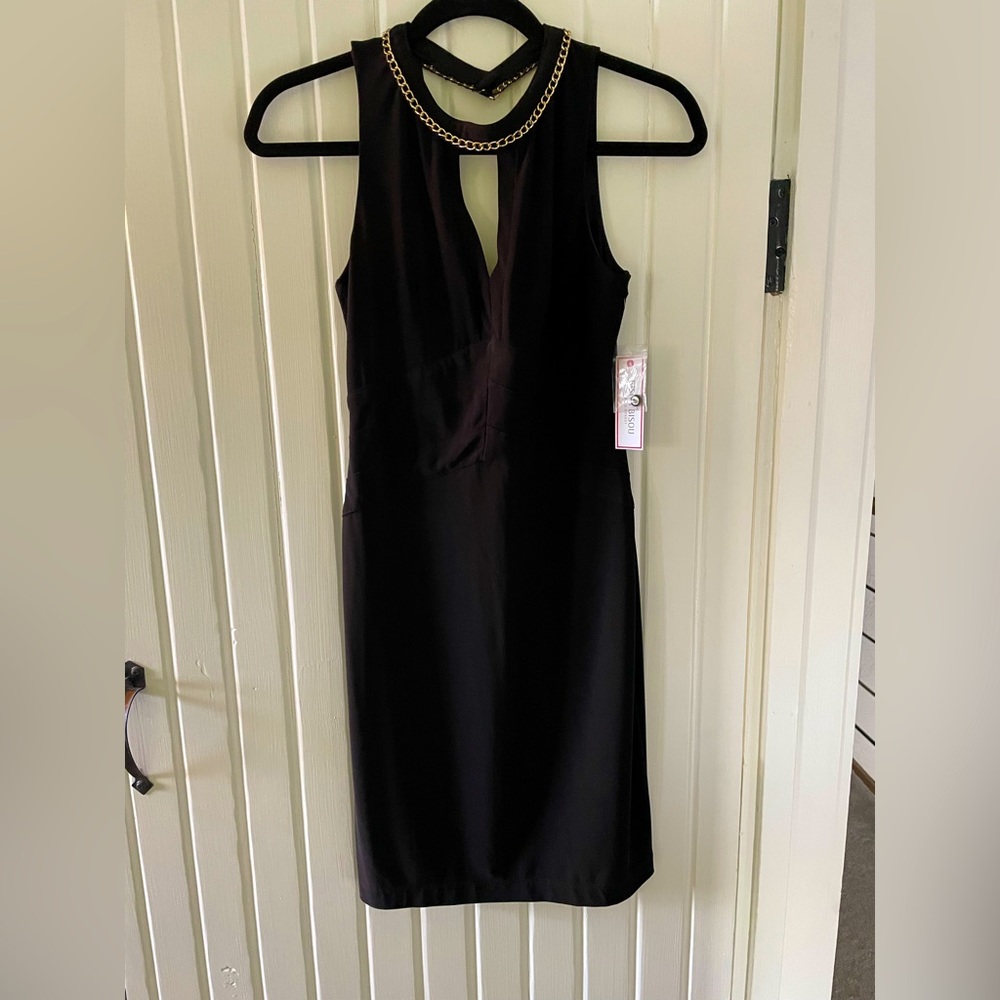 NWT Bisou Bisou Little Black Dress w/Gold chain on neck-Super cute - Size 6 🖤🖤